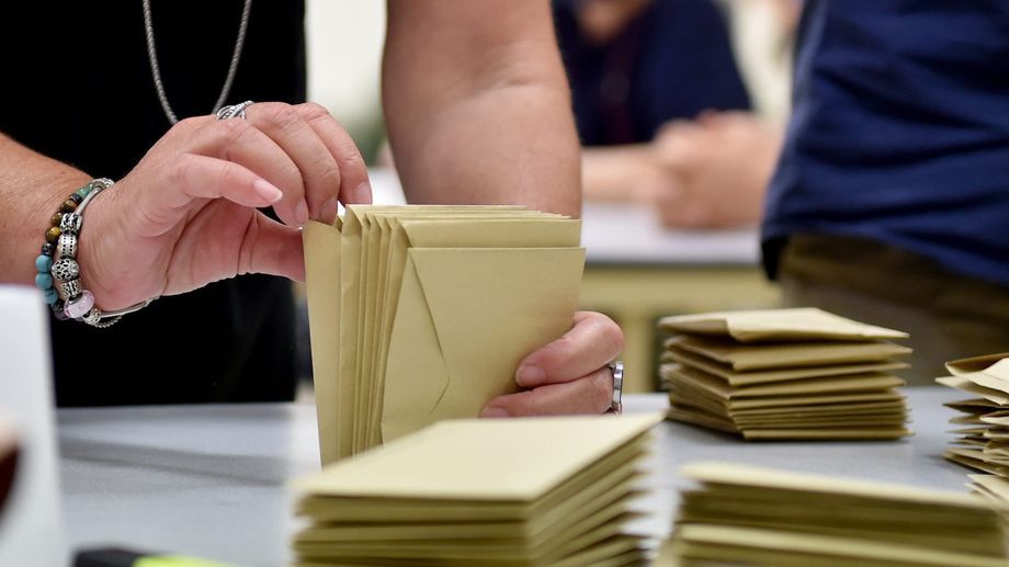 le rapport Debré préconise le report des élections ...